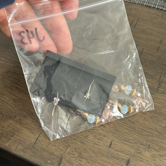 J43. INC International Concepts Beaded Pink Clear Gold Dangle Earrings NEW - Picture 2 of 2